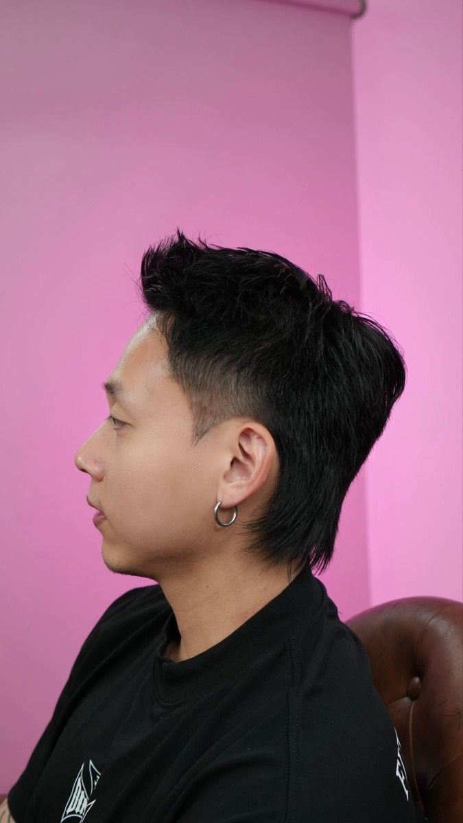 Textured mullet with a low taper, side profile